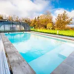 Dom wakacyjny Grande Maison Avec Piscine Et Jacuzzi A La Campagne
