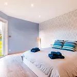 Grande Maison Avec Piscine Et Jacuzzi A La Campagne