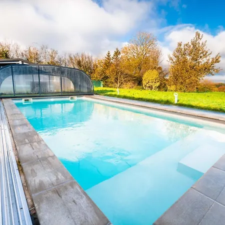 Holiday home Grande Maison Avec Piscine Et Jacuzzi A La Campagne