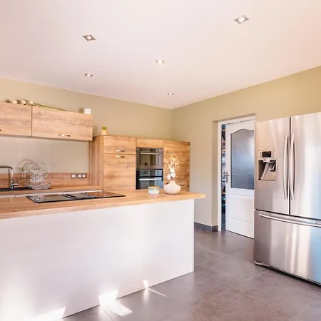 Grande Maison Avec Piscine Et Jacuzzi A La Campagne Holiday home *