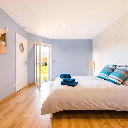 Grande Maison Avec Piscine Et Jacuzzi A La Campagne Holiday home *