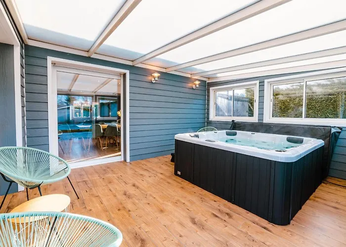 Grande Maison Avec Piscine Et Jacuzzi A La Campagne 펜션
